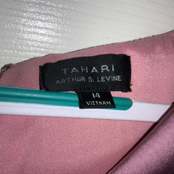 Tahari Arthur S. Levine pink satin Portrait Collar Sheath dress Sz 14 sleeveless - Picture 5 of 9